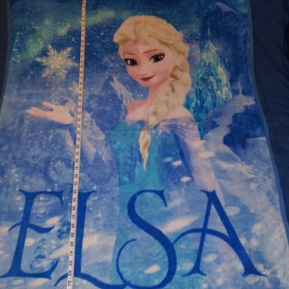 Frozen Elsa Micro Blanlet very soft very good for little cuddlers